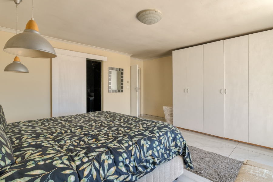 4 Bedroom Property for Sale in Mountainside Western Cape